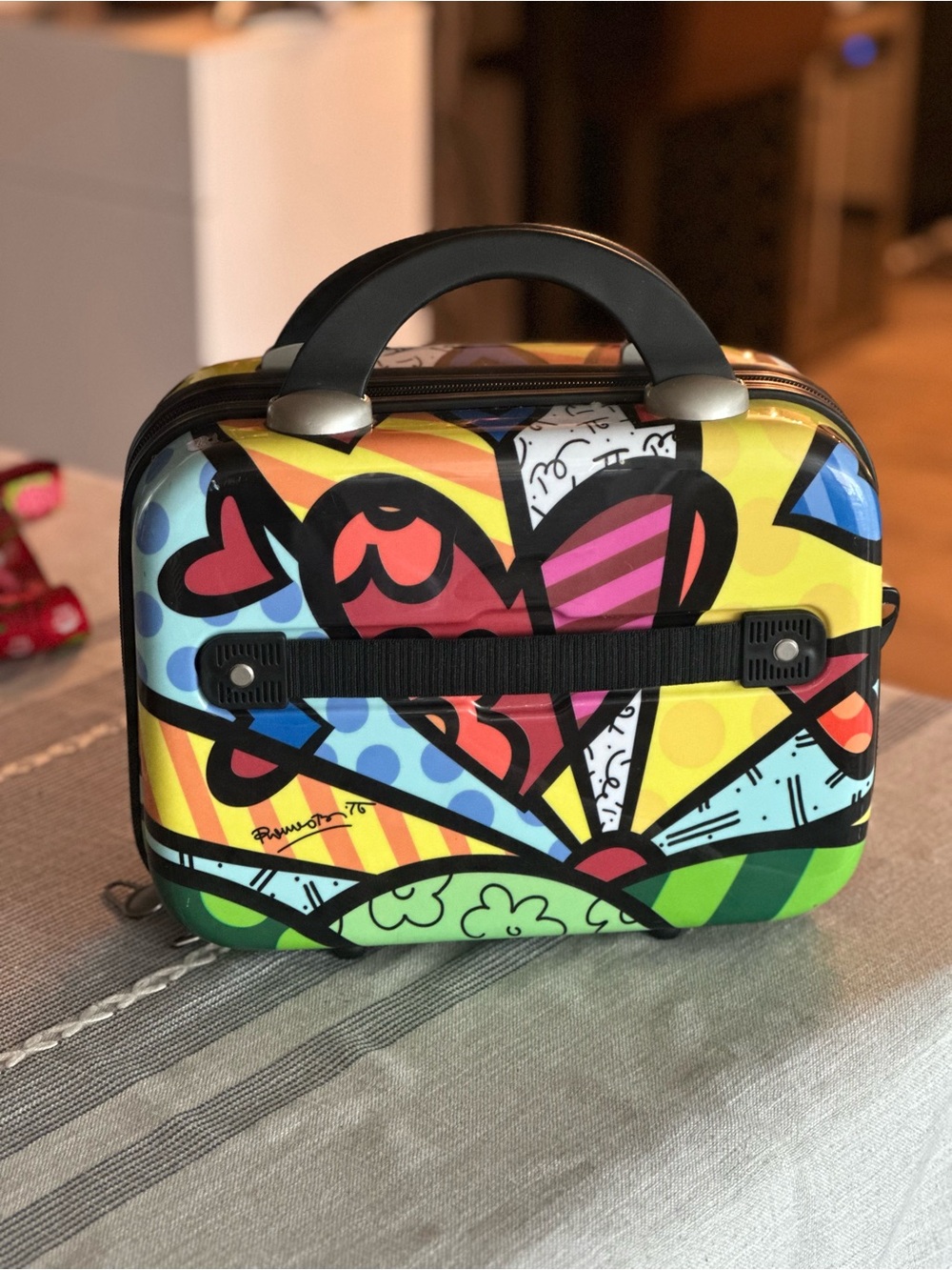 Heys x Romero Britto Hard Shell Cosmetic Train Case Makeup Travel Case - Picture 2 of 6
